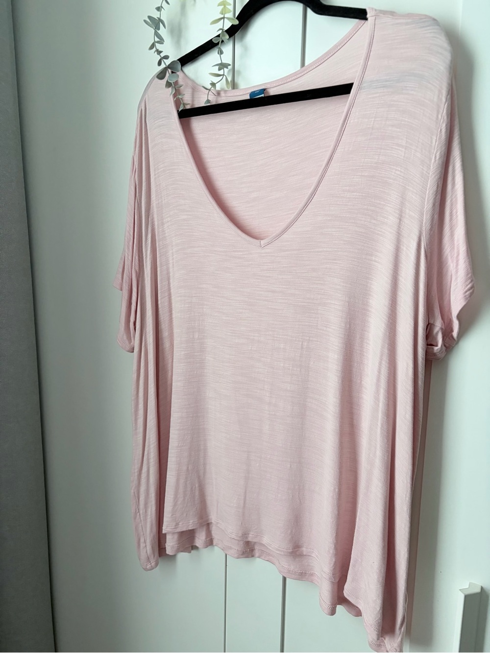 Old Navy Soft Light Pink V-Neck Slub Short Sleeve Tee